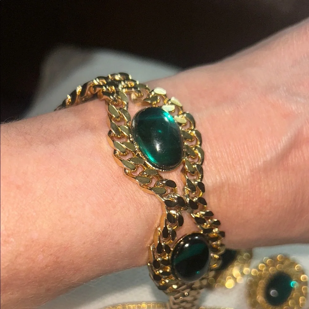 Vintage elegant green and gold jewelry set